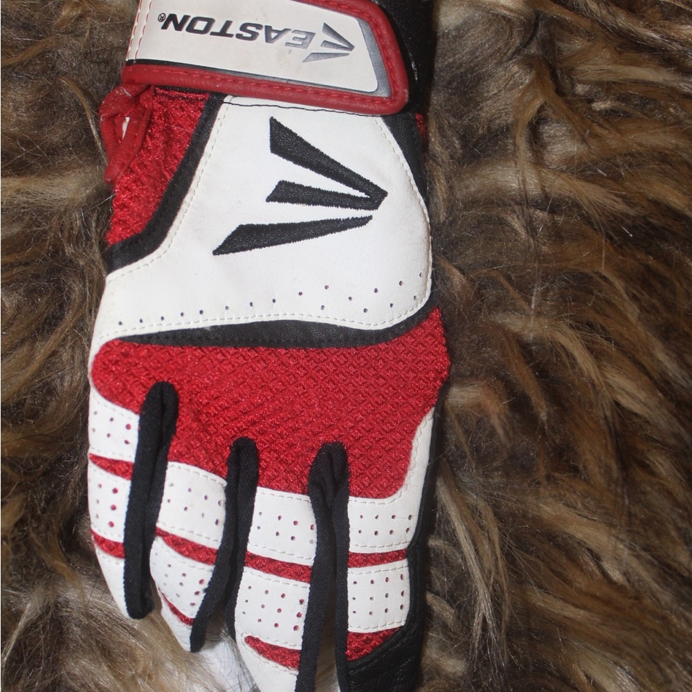 Easton Youth Right Hand Golf Glove Size Medium Red and White Sports